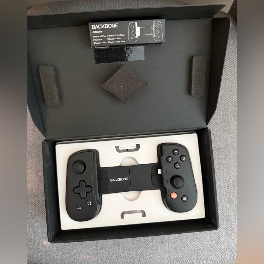 Backbone One (Lightning) Mobile Gaming Controller for iPhone in Black - Picture 2 of 7